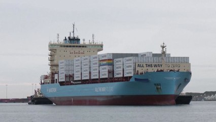 해운기업 머스크 "수에즈 놔두고 희망봉 우회"...홍해 물류에 전쟁 유탄 / YTN