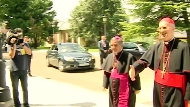 El cardenal italiano Angelo Becciu, condenado a cinco años y seis meses de cárcel