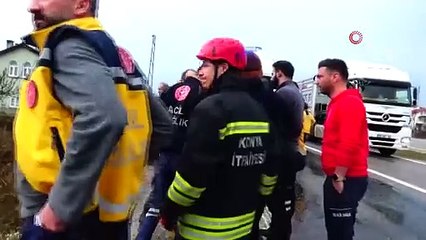 Devrilen ambulanstakilere yardım etmek isterken araçları şarampole devrildi!