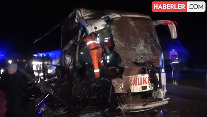 Çanakkale'de otobüsün kamyonla çarpışması sonucu 13 kişi yaralandı