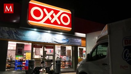 Trabajador de Oxxo se viraliza por esconderse de los clientes para no atenderlos