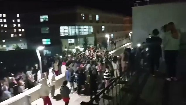 Urfa'da iki öğrenci asansörde mahsur kaldı: Öğrenciler eylem yapıyor