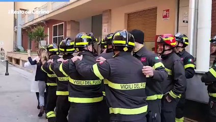 Visita di Babbo Natale ai bambini del Salesi: festa con i vigili del fuoco