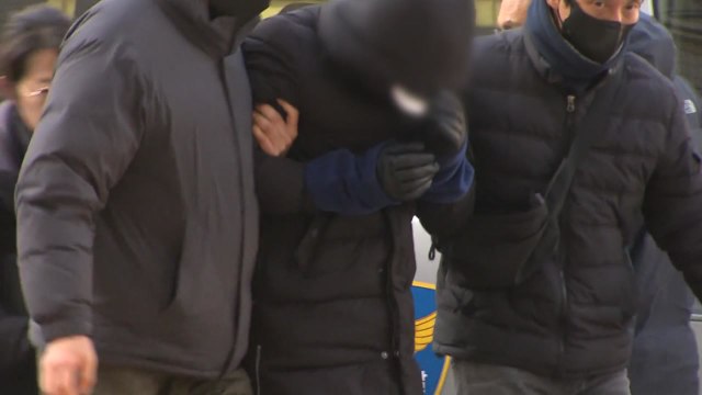 '경복궁 낙서범' 나란히 구속 심사...오늘 구속 여부 결정 / YTN