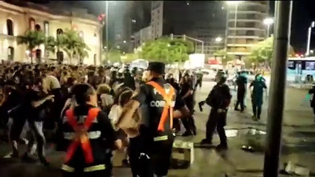 Córdoba: la policía reprimió a manifestantes pacíficos con gas pimienta y balas de goma