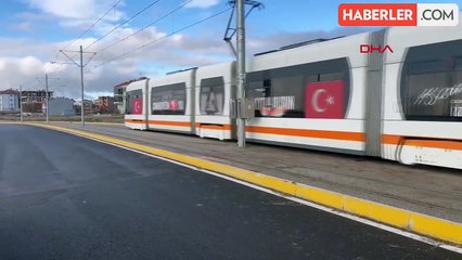 Eskişehir'de Otomobil Tramvay Direğine Çarptı: 1 Ölü, 3 Yaralı