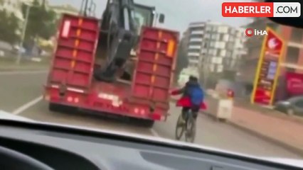 Batman'da Bisikletli Gencin Tehlikeli Yolculuğu