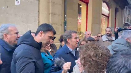 Alberto Núñez Feijóo a su llegada a la Plaza Consistorial de Pamplona.