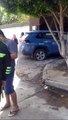 Vehículo impacta contra una vivienda en la capital cruceña; denuncian que el conductor estaba ebrio