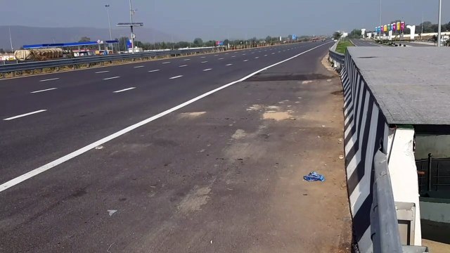 What is the deficiency on Delhi-Mumbai Super Expressway that the accident graph is increasing