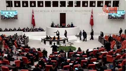 AKP'liler genel kurulu terk etti, Zengin, kürsüye yürüdü