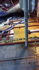 Kadıköy'de inşaat demirleri kaldırıma düştü!