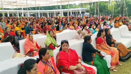 नारी सामर्थ्यवान, मांगें नहीं कृतित्व से अर्जित करें सम्मान. . .