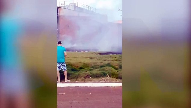 Moradores do São Cristóvão pedem ajuda para apagar incêndio em lote baldio