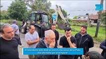 El intendente Julio Alak se acercó a las zonas de La Plata más afectadas por el temporal