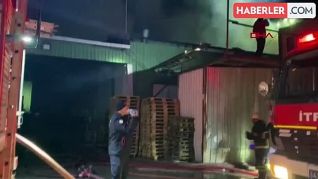 Çayırova'da Ahşap Palet Deposunda Yangın: 1 İşçi Hastaneye Kaldırıldı