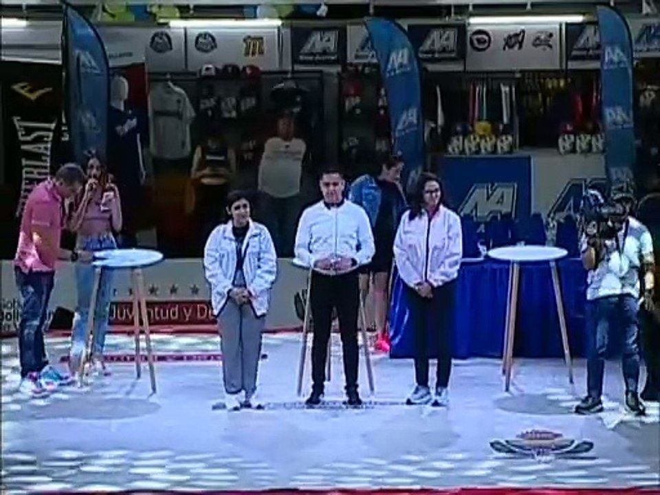 Min. Maldonado hace entrega de galardón a los deportistas y jóvenes más destacados del 2023