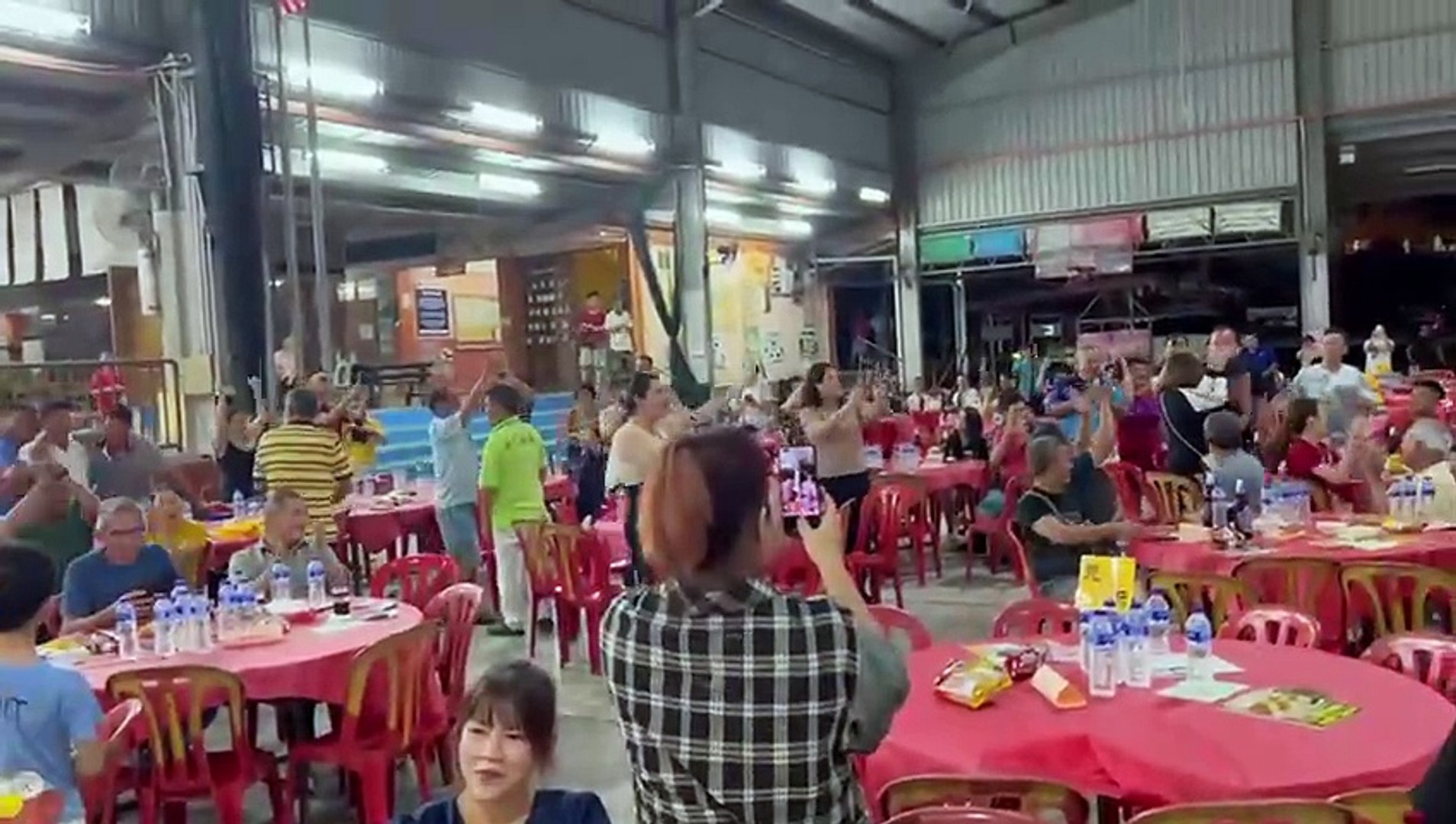 全马最贵! 一粒劳勿猫山王榴櫣 总竞标价达38万9444