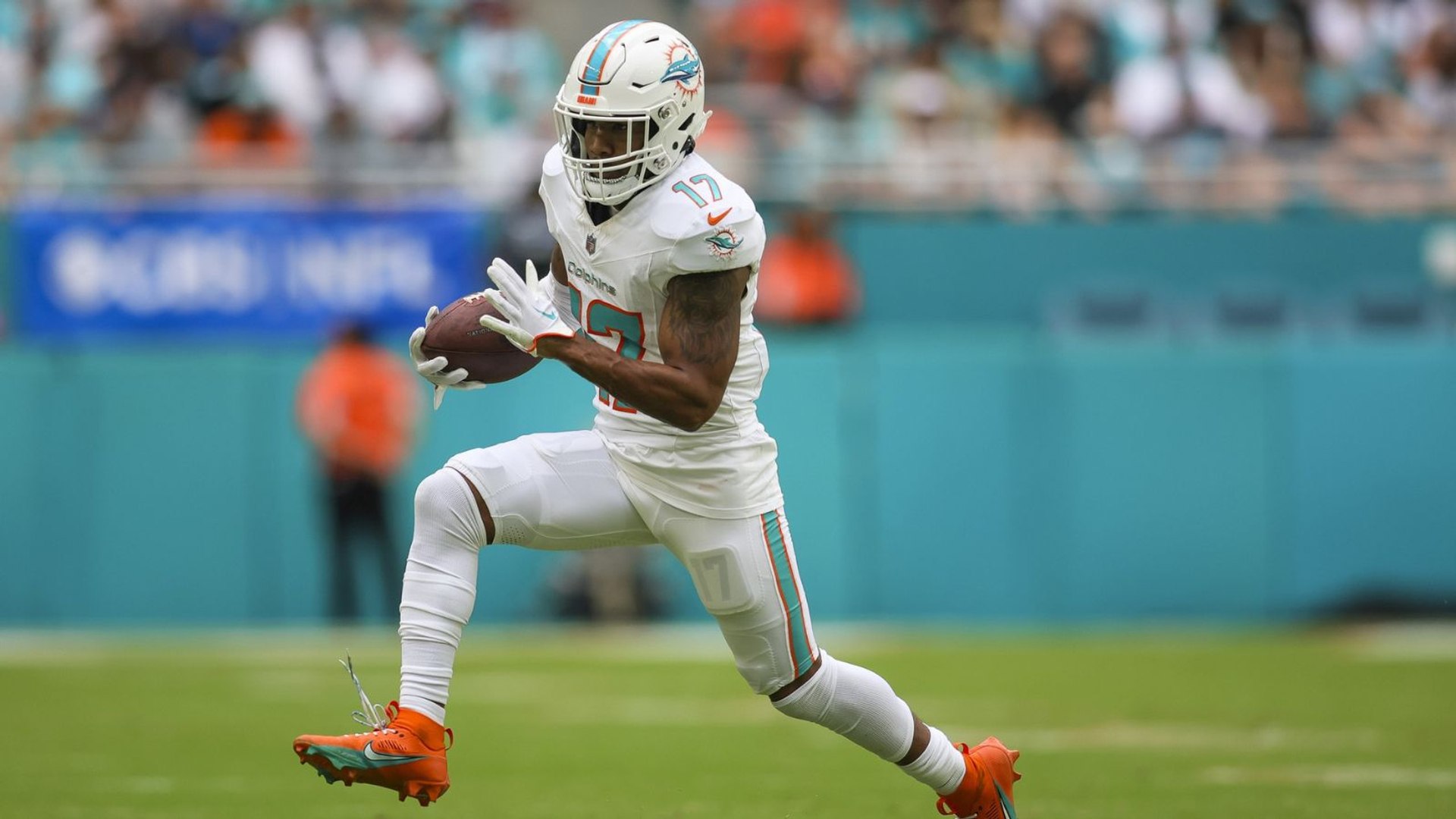 ⁣New York Jets vs Miami Dolphins: Dolphins Dominate with 30-0 Win