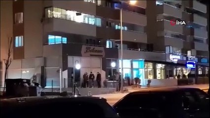 Faciadan döndüler: Bursa’da bir kafenin asma tavanı çöktü