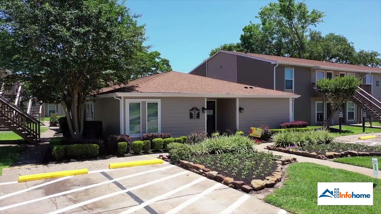 The Life At Forest View: Contact, Pricing, Location, Apartment Features & More