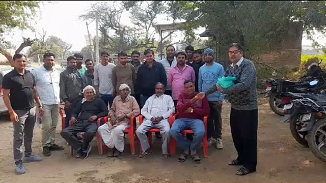 भाजपा कार्यकर्ताओं एवं सर्व समाज के लोगों ने मिठाइयां बांटी