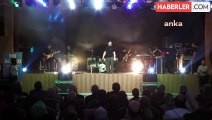 Esenyurt Belediyesi'nin düzenlediği 2. Kardeş Kültürler Festivali'nde Ekin Uzunlar sahne aldı