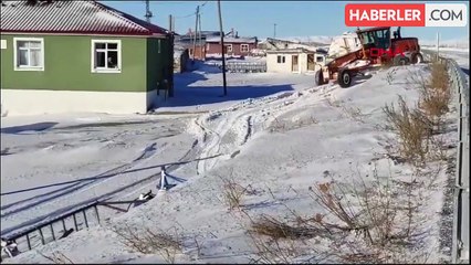 Erzurum'da Kar Yağışı: Sürücülere Yardım