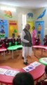 स्कूल पहुंच PM नरेंद्र मोदी बच्चों से बैठने की ली अनुमति, वीडियो हो गया वायरल