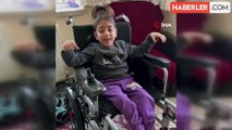Doğuştan engelli çocuğa akülü sandalye yardımı