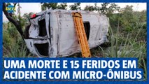 Mulher morre e 15 pessoas ficam feridas em acidente com micro-ônibus