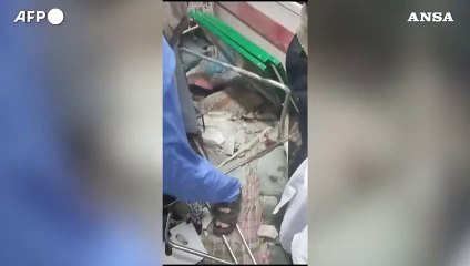 Descargar video: Gaza, colpito a Khan Yunis il reparto di maternita' dell'ospedale Nasser