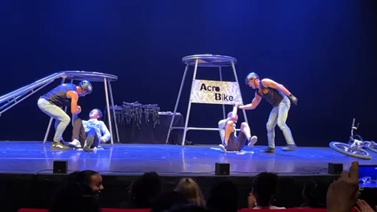 Suite trophée des sports. Bravo aux volontaires Anthony et Zacharia