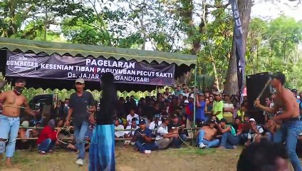 Sabetan pecut sakti SENI TIBAN beberapa istri jawara menjerit