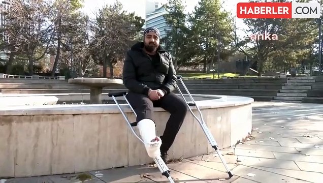 Motokurye, kırmızı ışıkta beklerken alkollü sürücünün çarpması sonucu kaza geçirdi