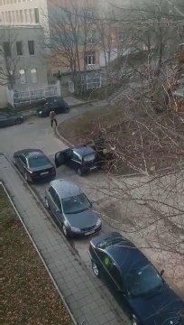 Скандал на паркинг с размахване на чук