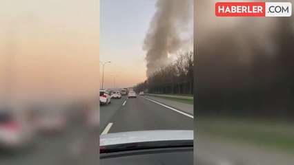 TEM Otoyolu'nun yanı başındaki metro şantiyesinde yangın çıktı