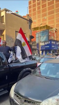 سيارات المواطنين تجوب شوارع حدائق القبة إحتفالا بفوز السيسى