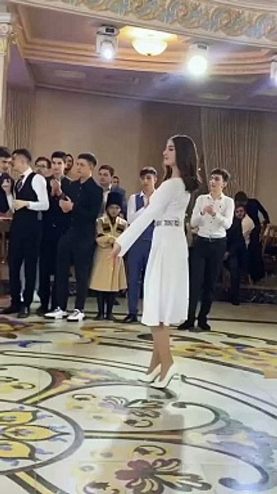 Wunderschöner tscherkessischer Tanz bei der Hochzeit