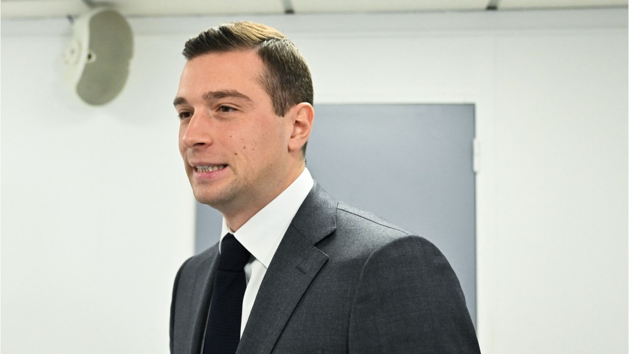 GALA VIDEO - Jordan Bardella : cette petite habitude étonnante envers Marine Le Pen