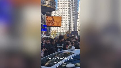 El vídeo viral de Bellingham en un paso de cebra de la Gran Vía y paralizándola