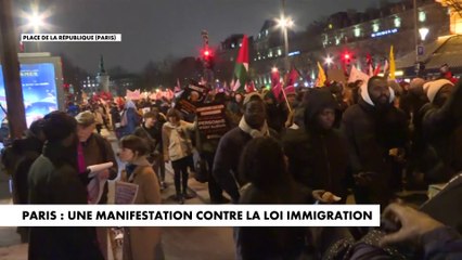 A Paris, des manifestants "en résistance" contre la loi immigration