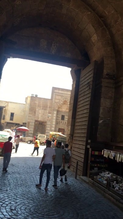 شاهد - ابواب واسوار القاهرة في العصر  الفاطمي- Watch - The gates and walls of Cairo in the Fatimid era