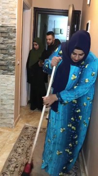 شافت امها شغاله عند الشاب الغني اللي هتتجوزة شوفو رد فعل الام قصه تستاهل الدعم