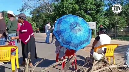 Carretera Costera del Golfo es bloqueada por falta de agua en Acayucan ¿llegaron a un acuerdo?