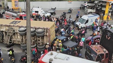 En imágenes: el impactante accidente entre un tractocamión y un vehículo en la vía Siberia - Cota