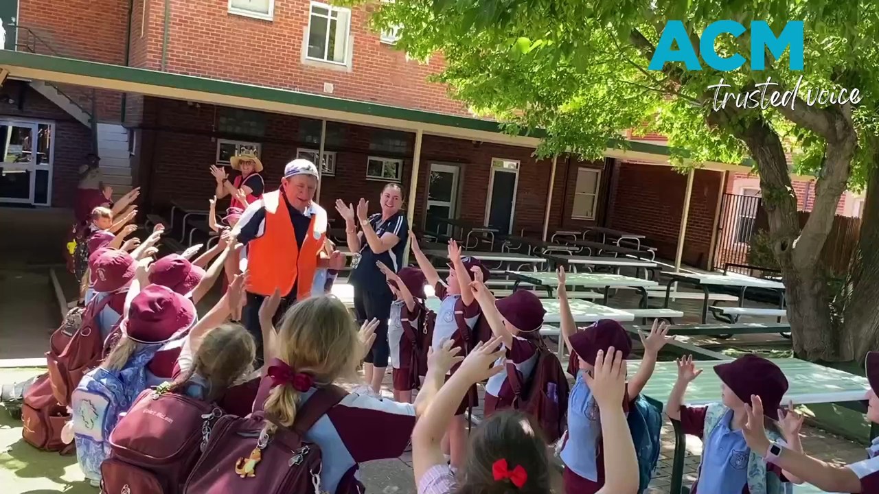 Students from guard of honour to celebrate principal Kevin Arrows final day