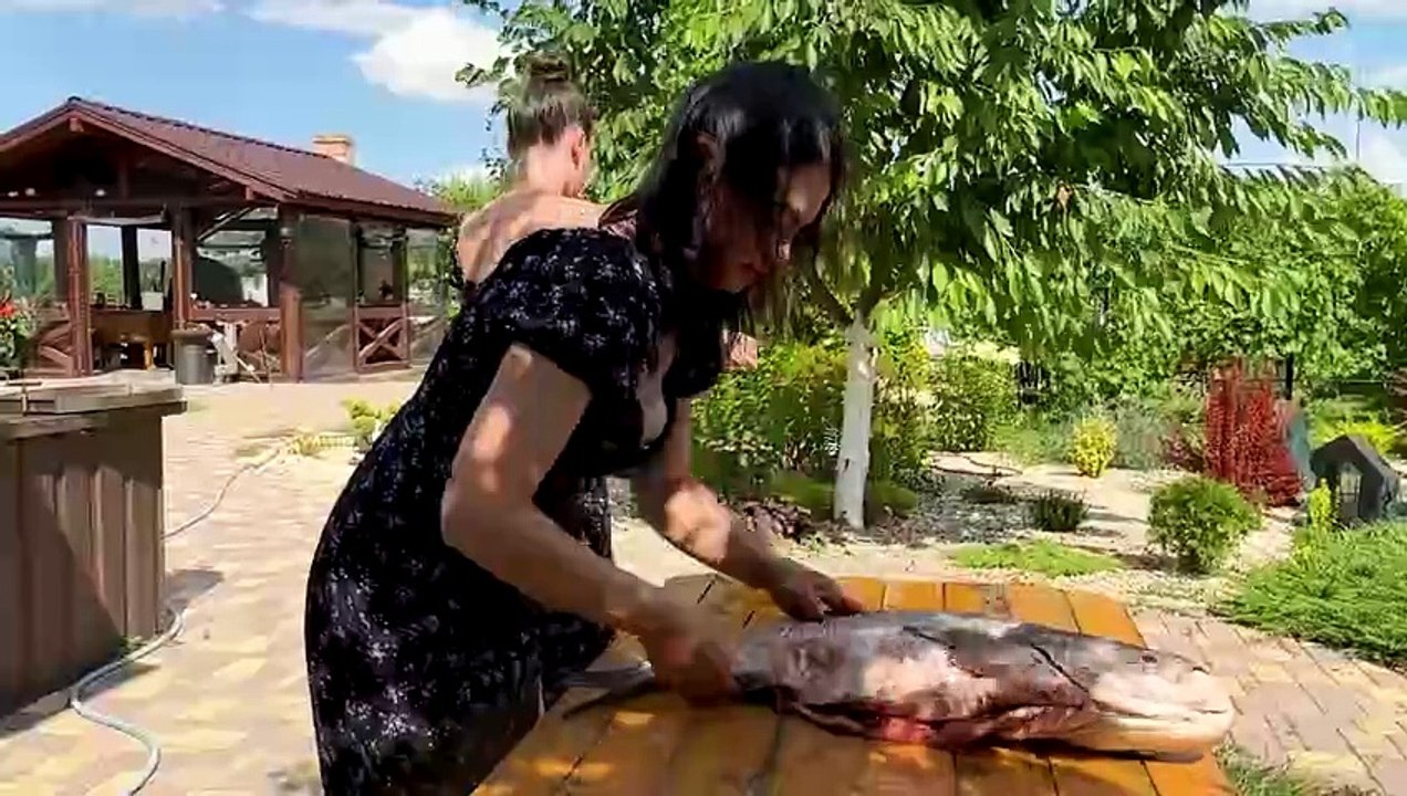 The Hunting Girls Have Caught a Giant! Silver Carp Under Clay in The Furnace