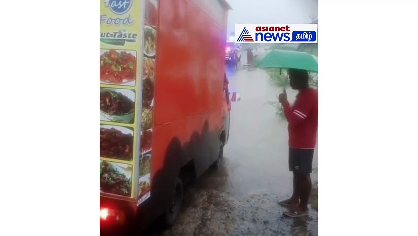 வெள்ளத்தின்போது ஏற்பட்ட பிரசவ வலி; கர்ப்பிணியை பத்திரமாக மீட்ட பொதுமக்கள்