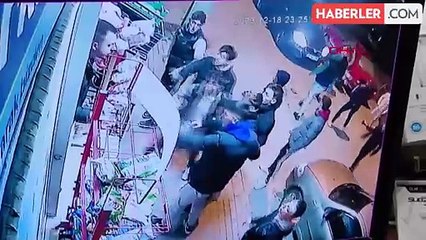 İnegöl'de çıkan kavgada market sahibi silahlı gruba engel oldu